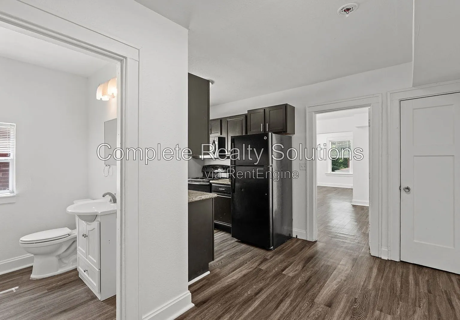 1 bed, 1.0 bath, 832 sqft, $899 — Photo 2