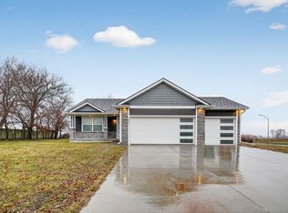 2417 Merle Huff Ave, Norwalk, IA 50211