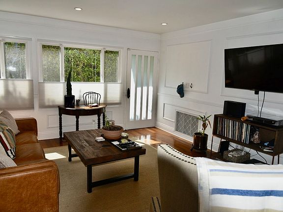 2nd image of 642 Pacific St APT 2
