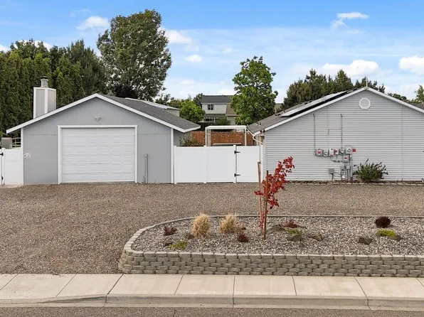 4570 Mount Adams View Dr, West Richland, WA 99353