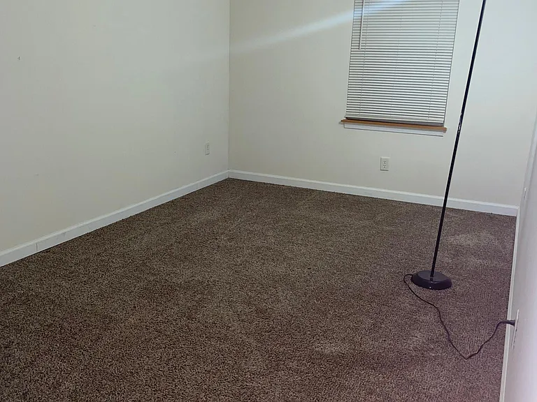 3410 Bangor Ct — Photo 6