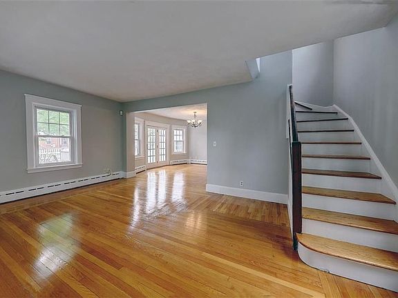 5th image of 22 Glenwood Ave