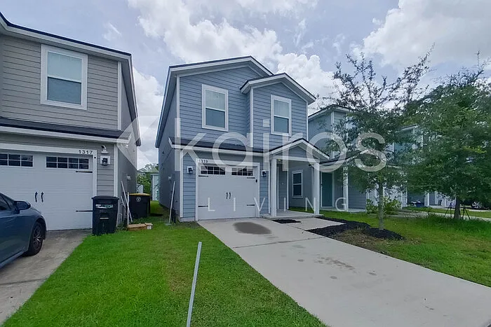 1319 Mull St — Photo 2