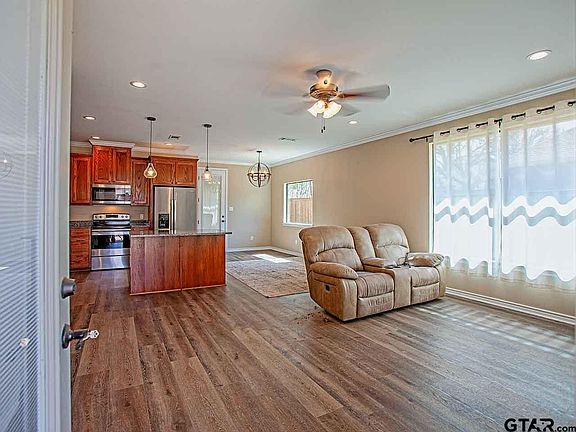 2nd image of 111 Oak St