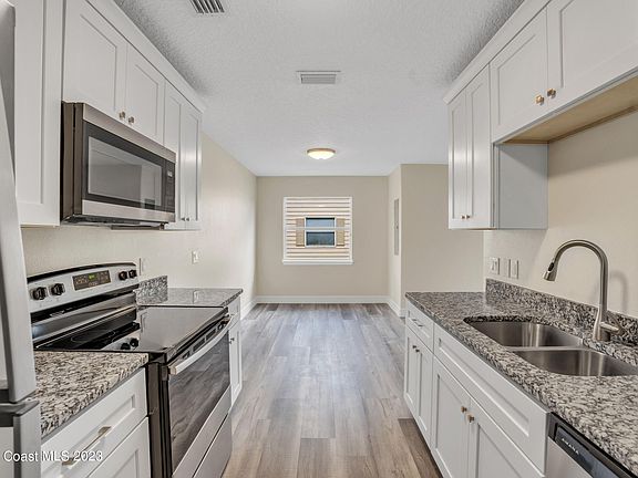 4th image of 2201 Harrison St #14
