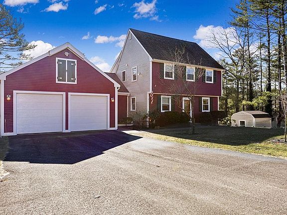 2nd image of 22 Cranberry Cir