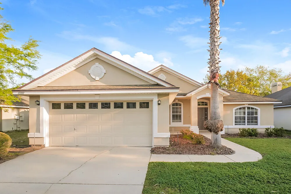 4 bed, 2.0 bath, 1954 sqft, $2,385 — Photo 1