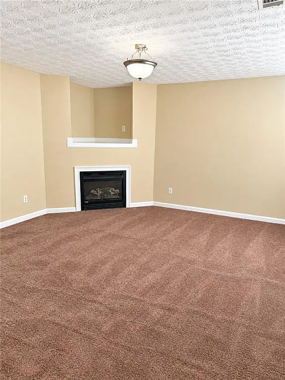 3 bed, 2.5 bath, 1384 sqft, $1,400 — Photo 2