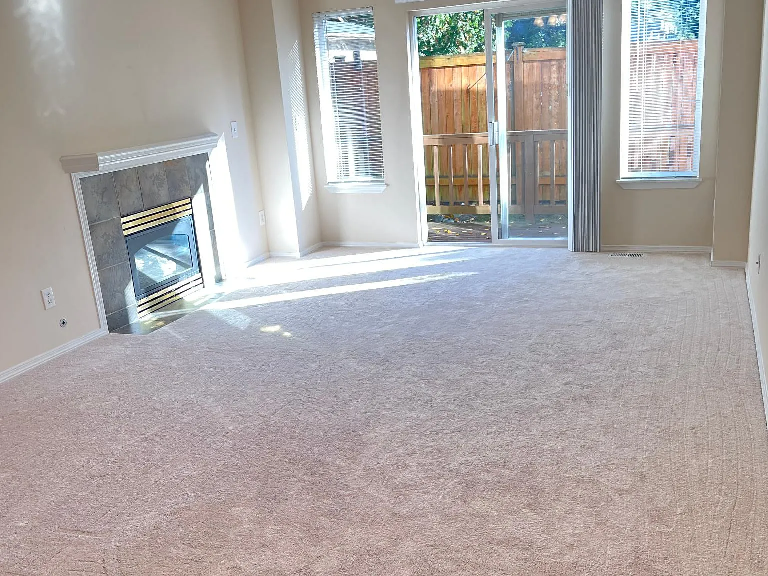 3 bed, 2.5 bath, 1400 sqft, $2,800 — Photo 4