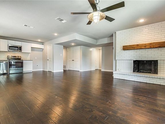 2nd image of 5024 Avery Ln