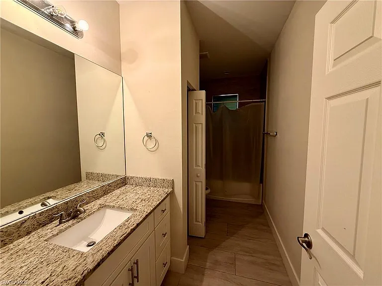 5560 Belrose St — Photo 23