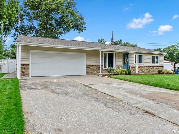 2nd image of 2871 Sugar Tree Ln