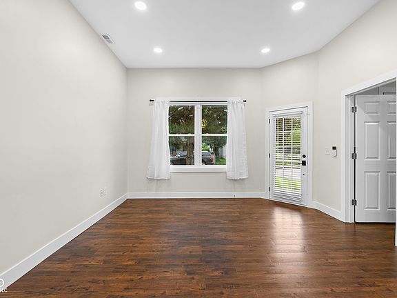 5th image of 831 Dawson St