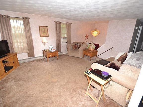 3rd image of 106 Pamela Ln