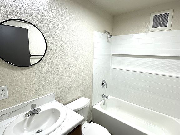4th image of 1007 N 2nd St #11370606