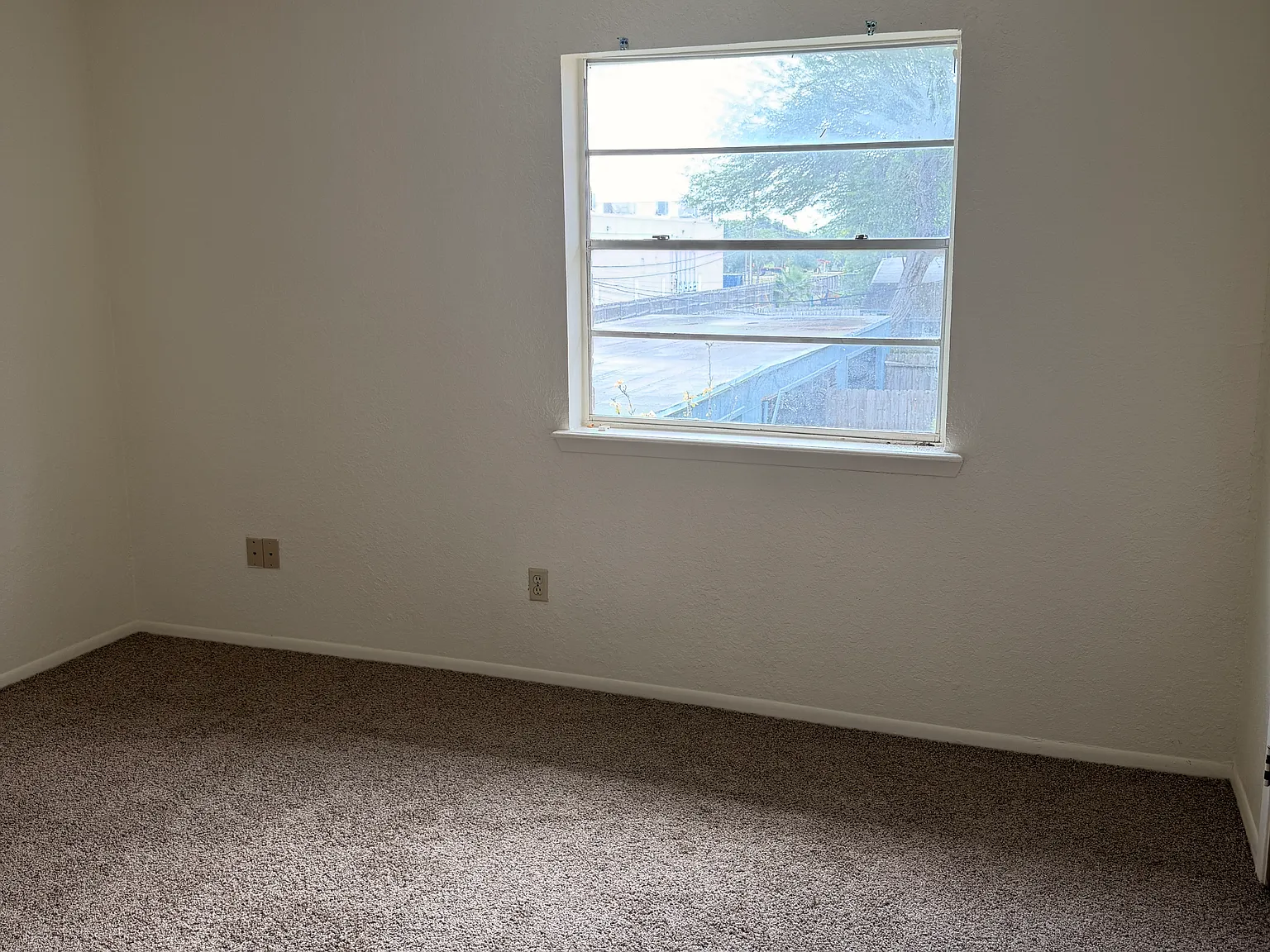 2 bed, 1.5 bath, 1000 sqft, $950 — Photo 4