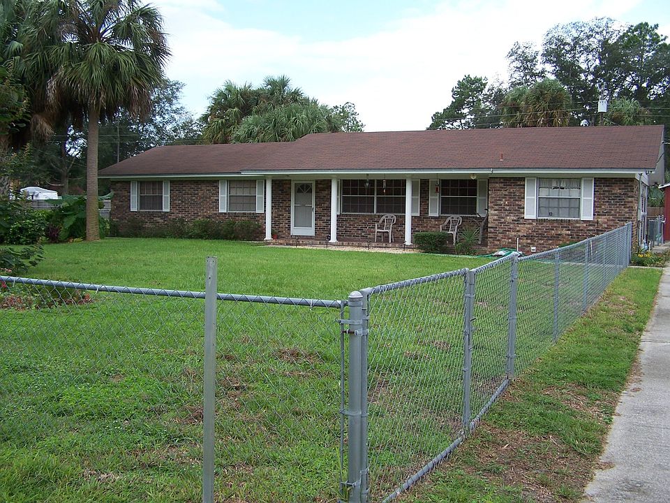 Brick 3/2 with pool