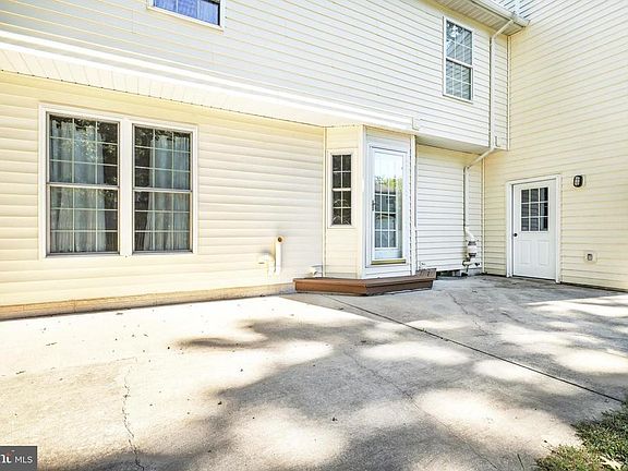 3rd image of 1185 Cherimoya St