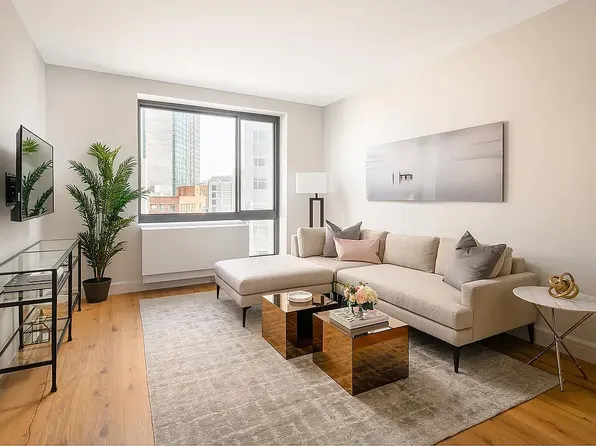 25-21 43rd Ave, Long Island City, NY