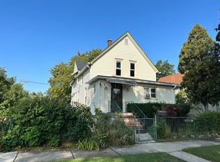 930 S Victory St, Waukegan, IL 60085