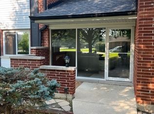 1102 N Dale Ave APT 1B, Arlington Heights, IL 60004