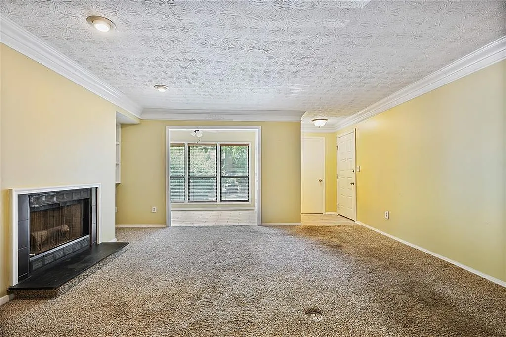1 bed, 1.0 bath, 1002 sqft, $1,400 — Photo 3