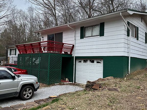 2nd image of 550 Lower Rd