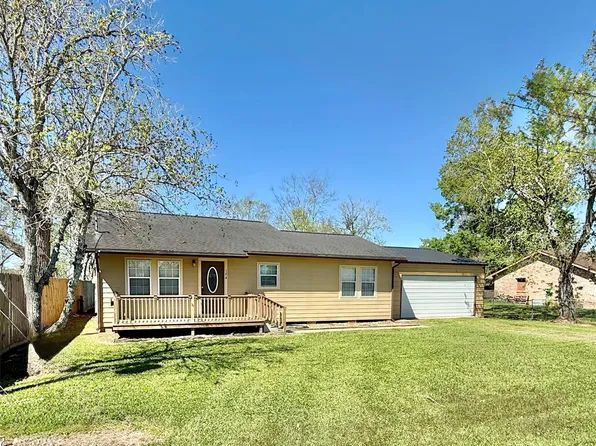 124 Bennett Dr, West Columbia, TX 77486