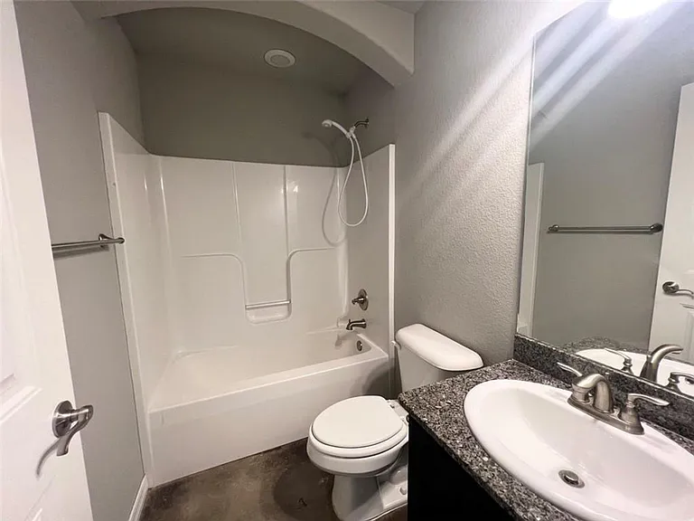 211 Genoa Way — Photo 16