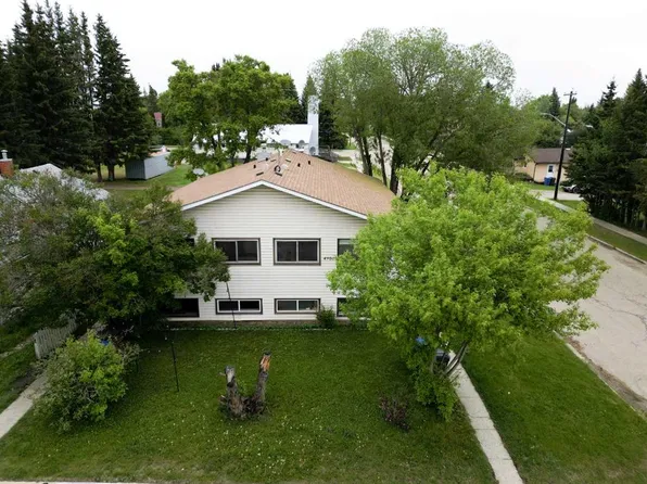 4904 51st Ave, Eckville, AB T0M 0X0