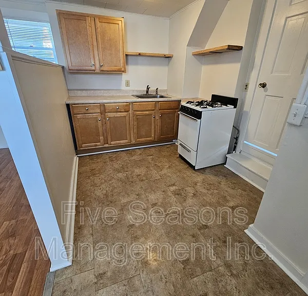 19 Grant St #7 — Photo 12