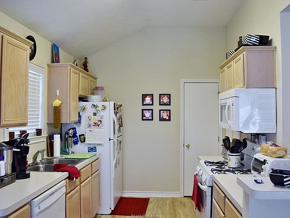 4th image of 1731 Beaver Pond Ct