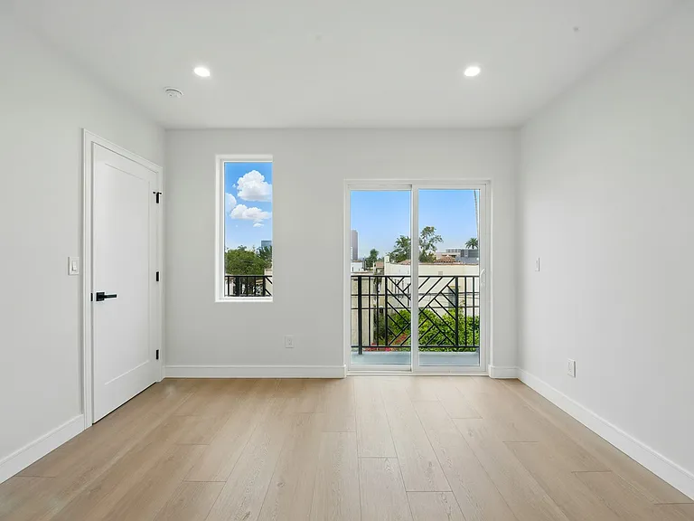 8234 Blackburn Ave #8236-1/2 — Photo 22