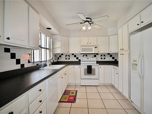 5th image of 213 Chaucer Ln