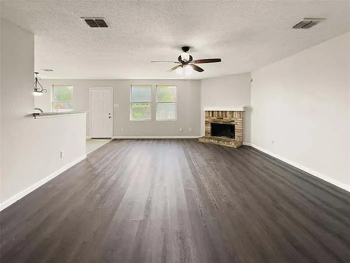 2043 Plains Ct — Photo 4
