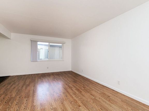 3rd image of 370 Staten Ave APT J