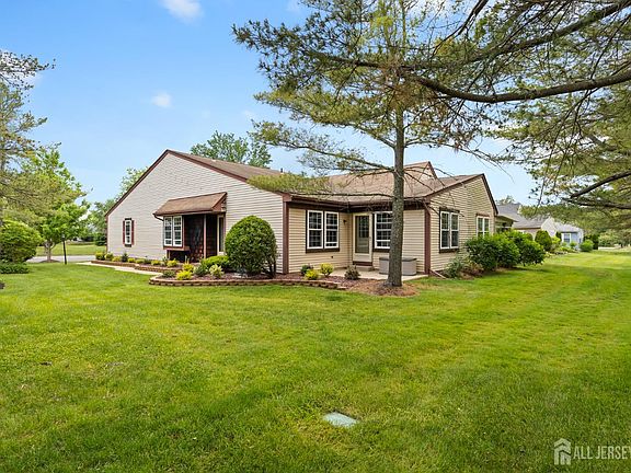 4th image of 145 Concordia Cir #A