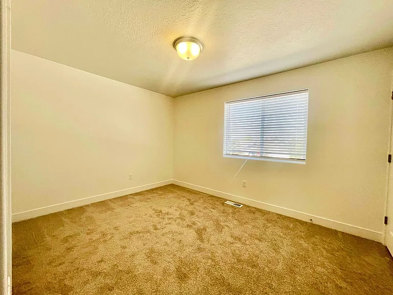535 W 2530 N #19 — Photo 7