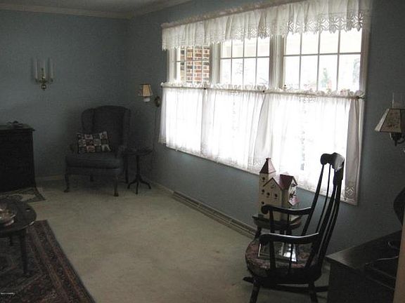 4th image of 1725 Redwood Dr