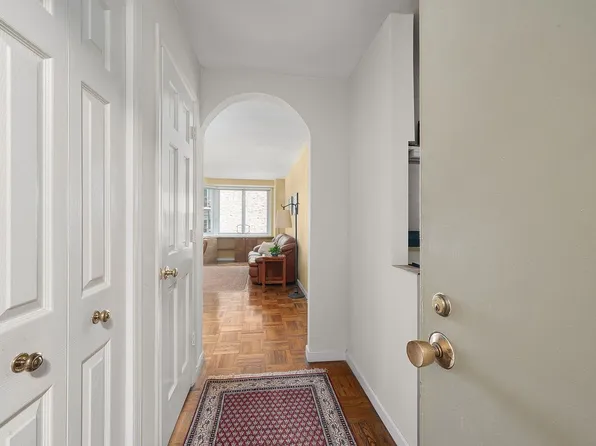301 E 22nd St APT 9V, New York, NY 10010