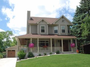 4447 S 83rd St, Greenfield, WI 53220