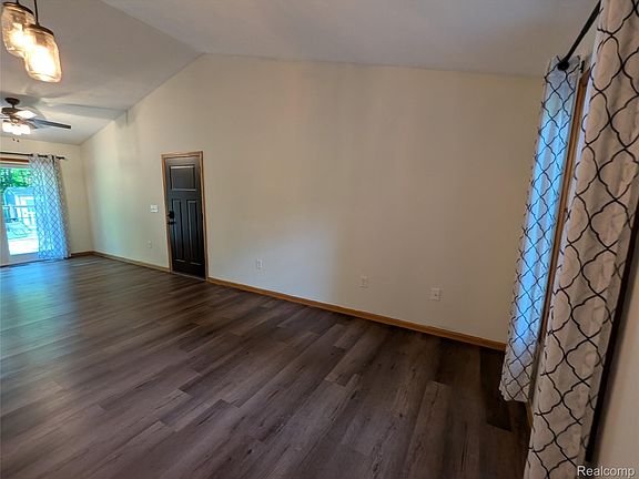 4th image of 9642 Hummingbird Ct