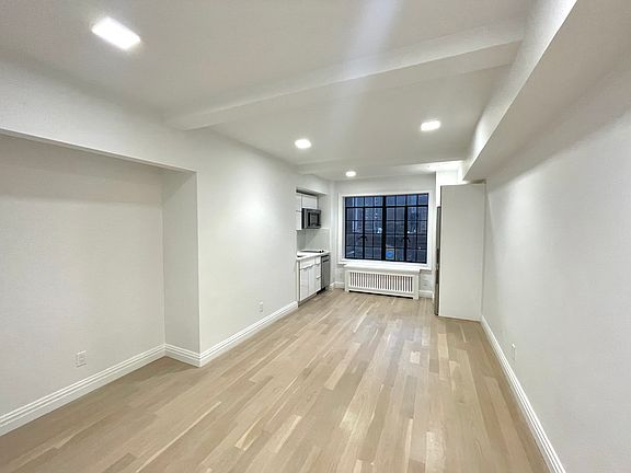 4th image of 5 Tudor City Pl APT 1516