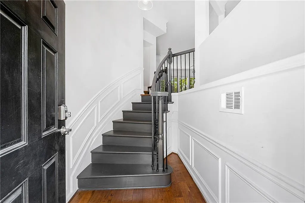 3 bed, 3.5 bath, 2328 sqft, $3,200 — Photo 4