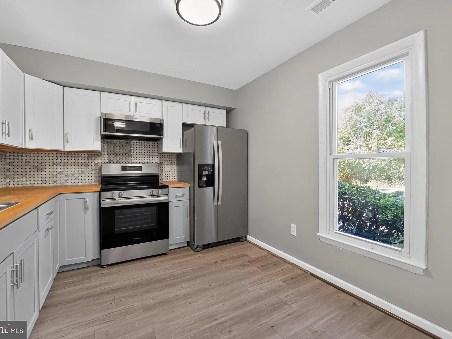 4 bed, 2.5 bath, 1810 sqft, $3,000 — Photo 3
