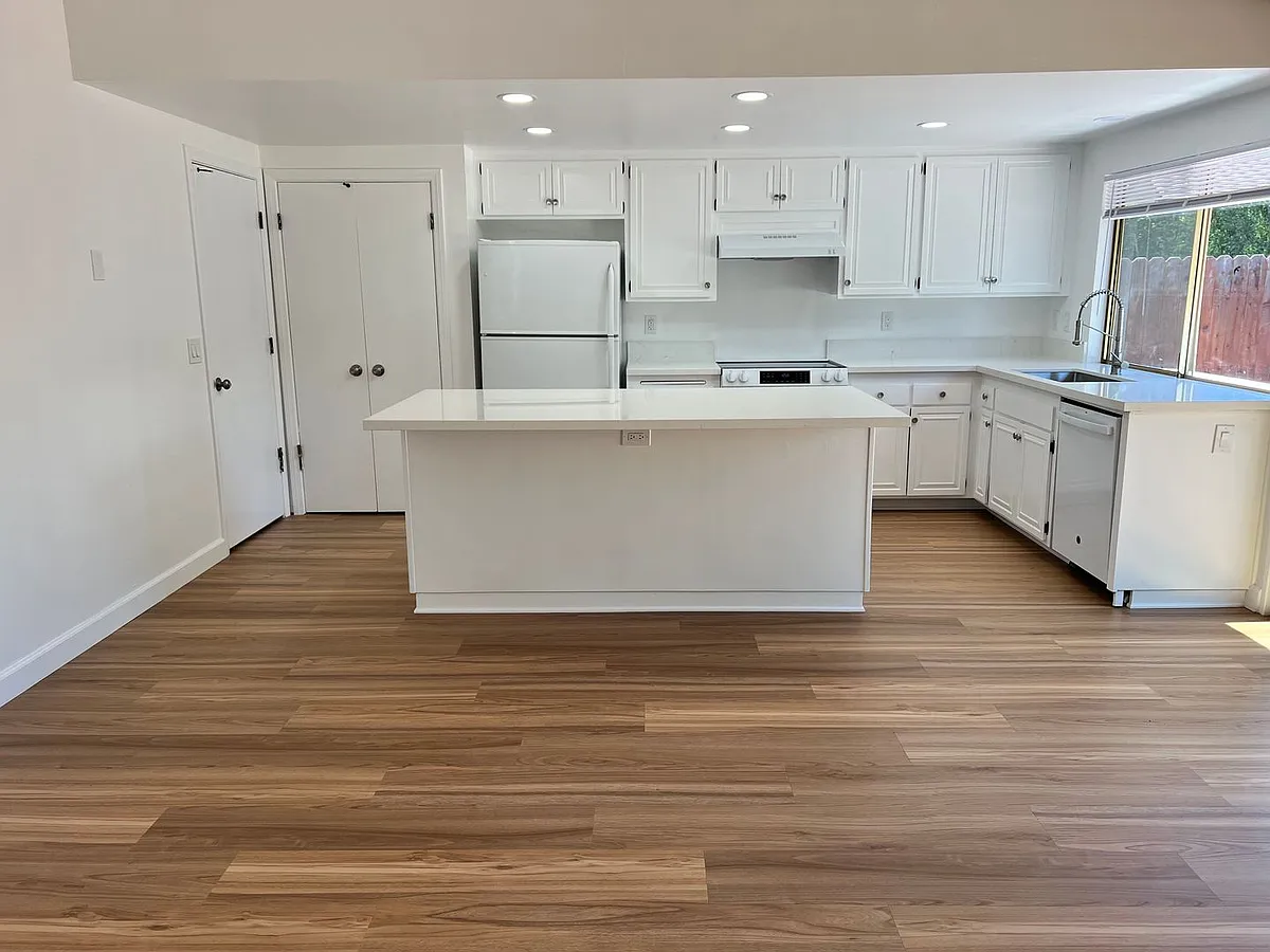 Building Photo - 5020 Walnut Park Dr