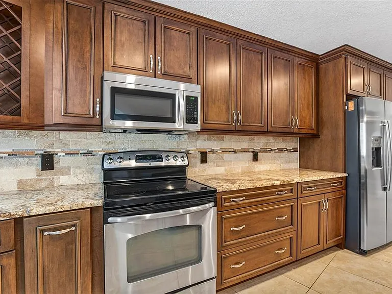 2111 Paddock Cir — Photo 7