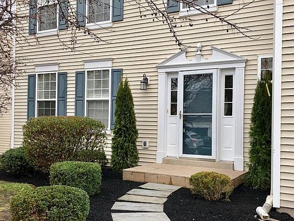 4th image of 908 Biddle Ln