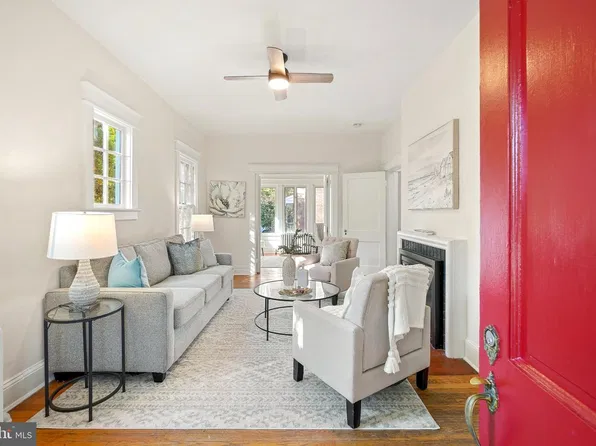 4323 Fessenden St NW, Washington, DC 20016
