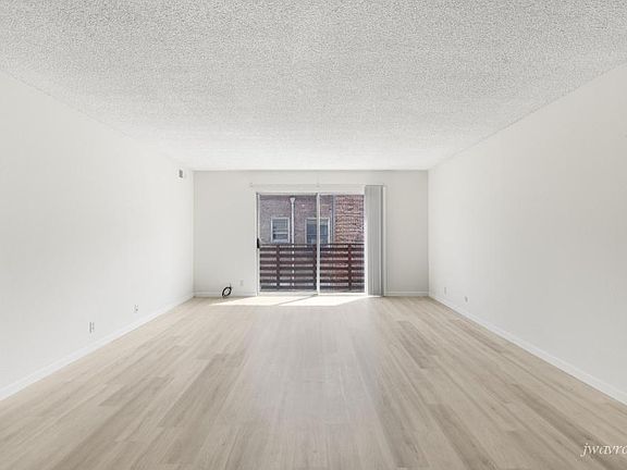 4th image of 1940 Franklin St APT 305